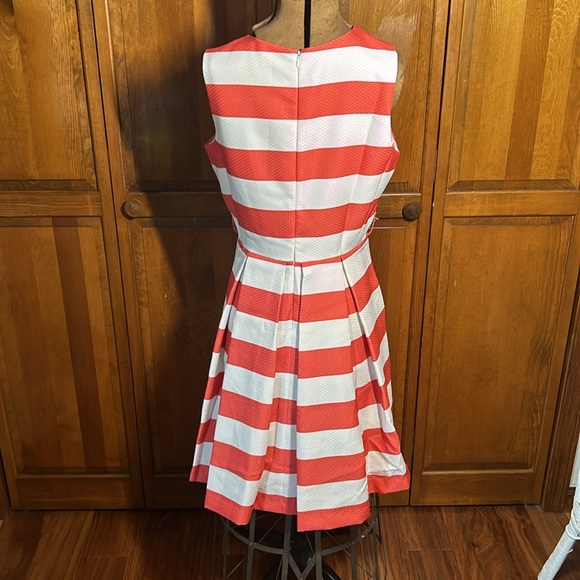 Coral and white striped dress with hidden pockets and removable belt - Picture 6 of 14